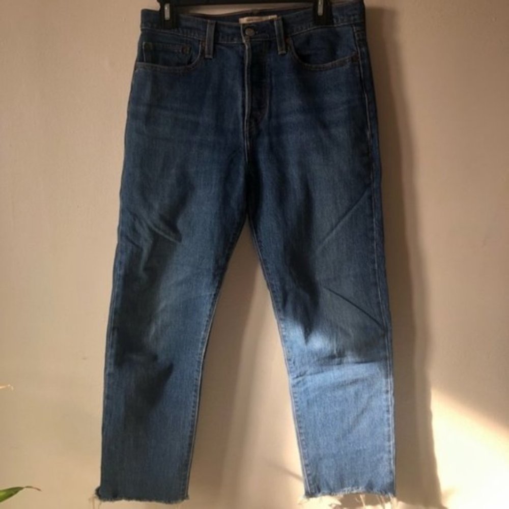 ❤️Levi’s Wedgie Straight Premium Denim Jeans Raw Hem Button Fly Size W 28 L26
